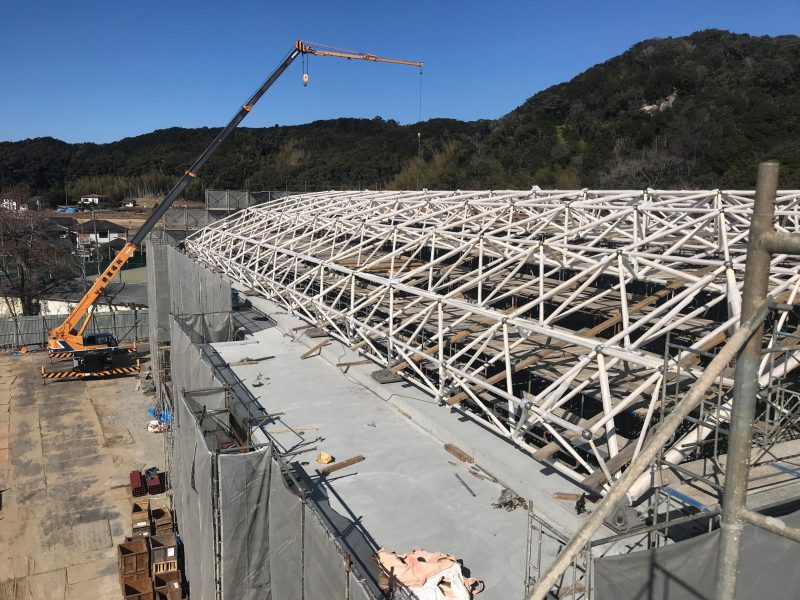 トラスで屋根を組んでます 和歌山・田辺・白浜で新築住宅・商業公共寺社の総合建設は西峰工務店
